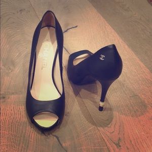 Auth Chanel , peep toe pump with pearls